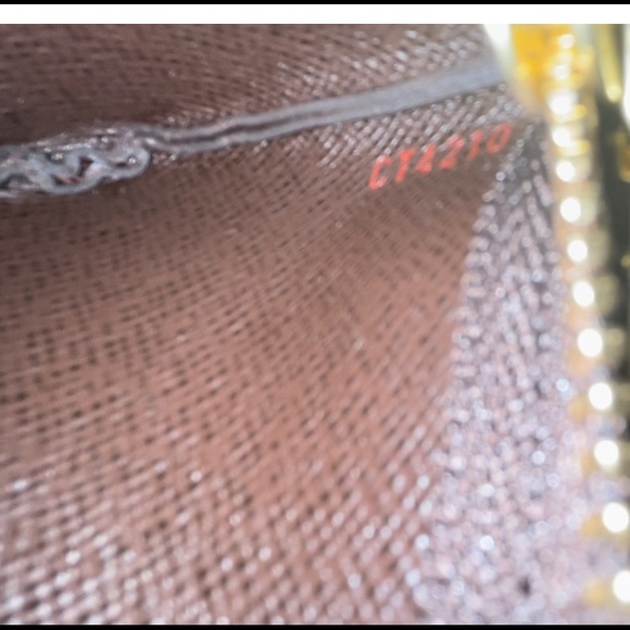 SoLD Brand New LV Key Pouch Damier Ebene - Picture 5 of 5